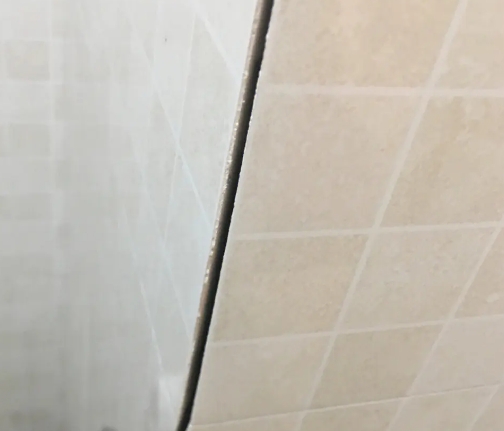 宁国瓷砖空鼓维修公司分享阳台瓷砖脱落的修复过程可以分为以下几个步骤