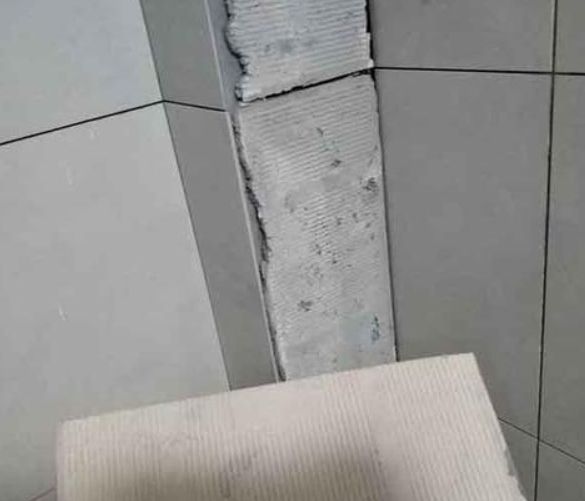 宁国瓷砖空鼓维修公司分享下厨房瓷砖脱落的补救措施。
